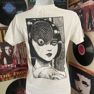 Official Uzumaki Hot Topic t-shirt size small. large graphic prints